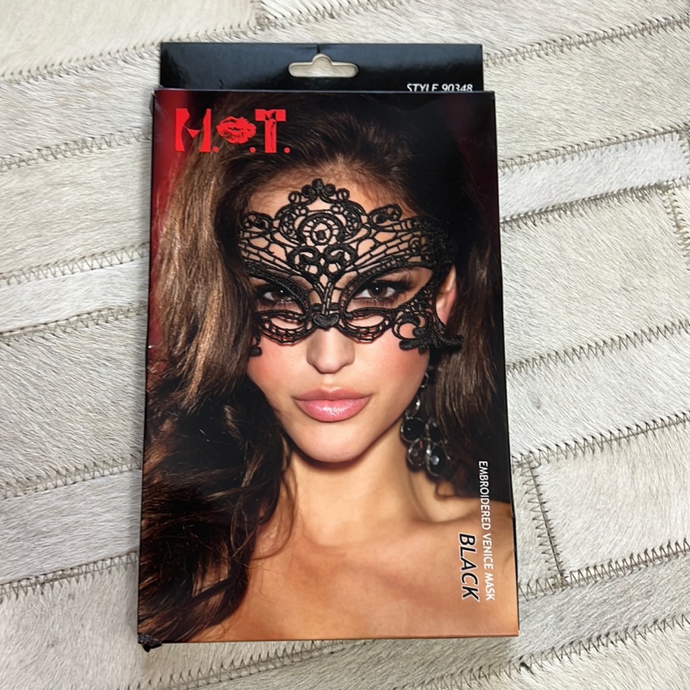 Embroidered Venice Mask
